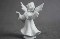 Biały aniołek z mandoliną porcelanowa figurka