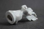 Biały aniołek z mandoliną porcelanowa figurka