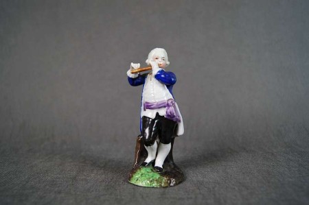 Mozart młody muzyk porcelanowa figurka