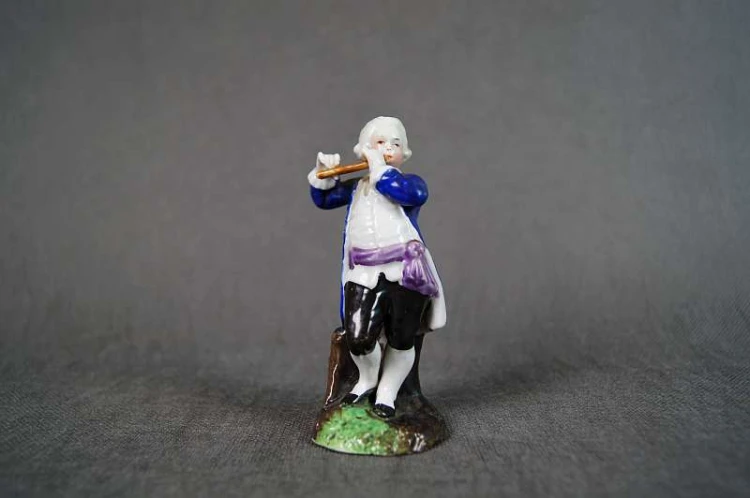Mozart młody muzyk porcelanowa figurka