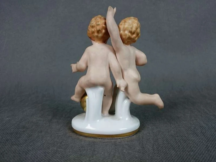 Porcelana Gerold - Dwa putta ze złotą kulą Okaz !!!