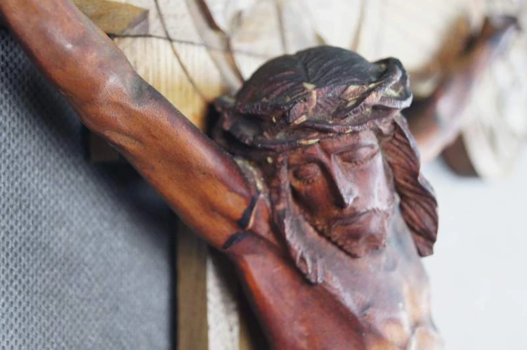 Piękny krucyfiks z początku XX wieku rzeźba w drewnie