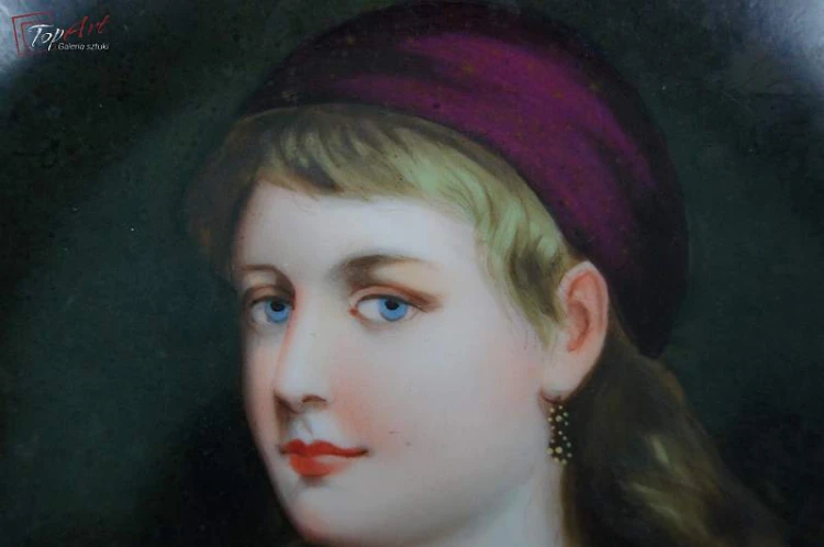 Portret miniatura młodej kobiety na porcelanie