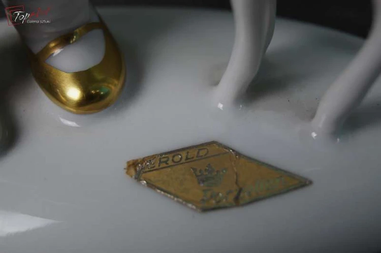 Porcelana Gerold .Figurka chłopca z sarenką. Okaz !!!