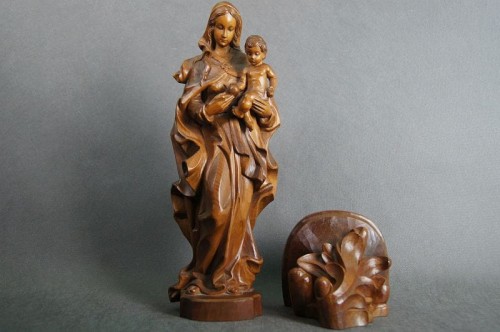 Rzeźba w drewnie duża madonna z dzieciątkiem na konsoli