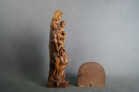 Rzeźba w drewnie duża madonna z dzieciątkiem na konsoli