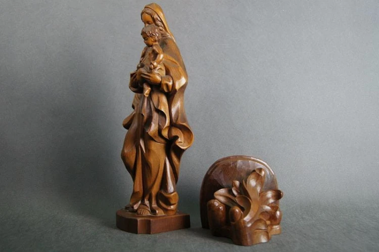 Rzeźba w drewnie duża madonna z dzieciątkiem na konsoli