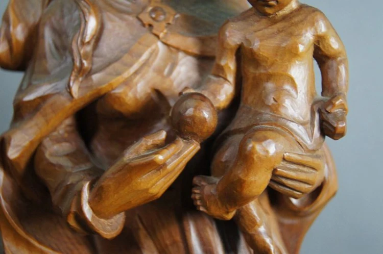 Rzeźba w drewnie duża madonna z dzieciątkiem na konsoli