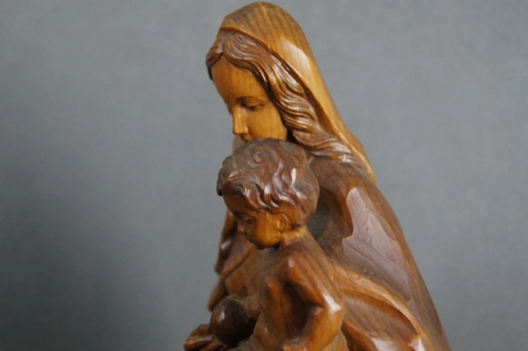 Rzeźba w drewnie duża madonna z dzieciątkiem na konsoli