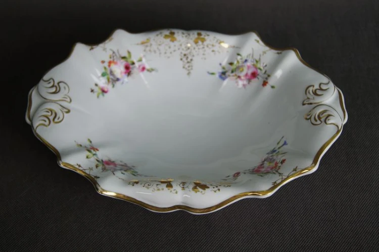 Porcelanowa patera z końca XIX wieku 1