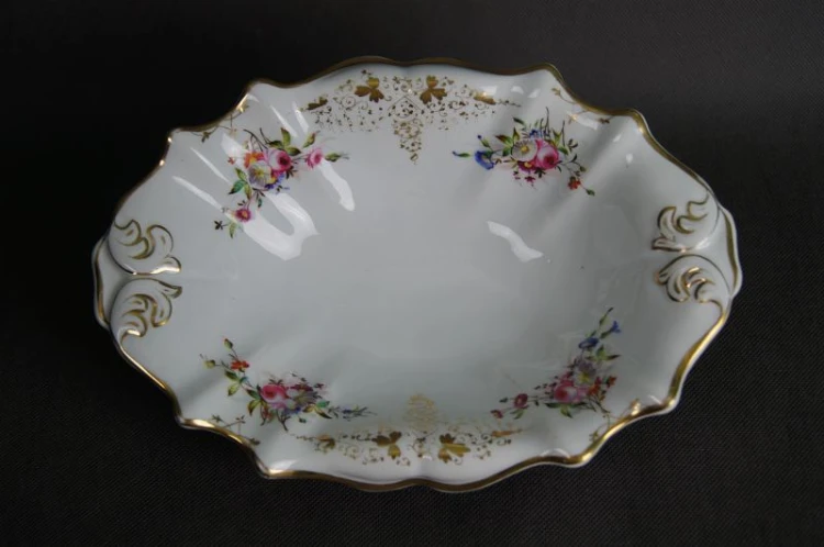 Porcelanowa patera z końca XIX wieku 1
