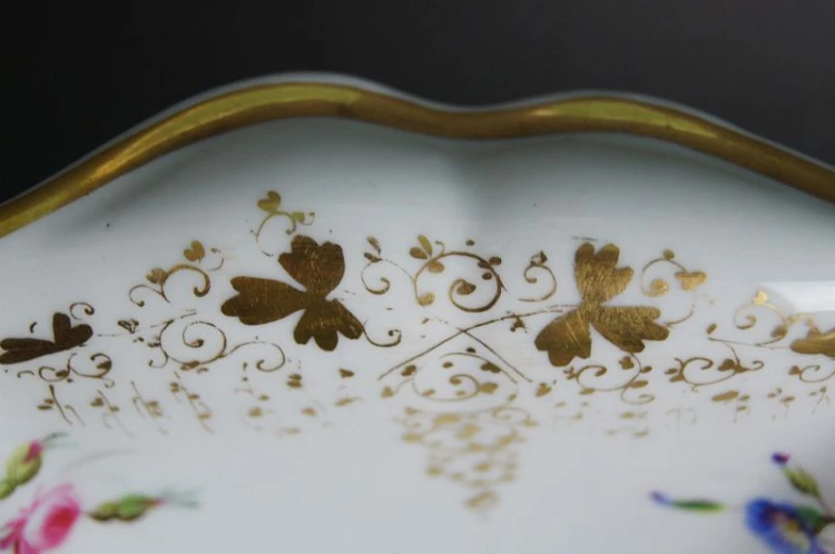 Porcelanowa patera z końca XIX wieku 1