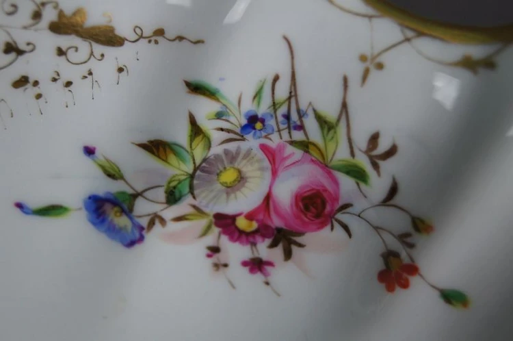 Porcelanowa patera z końca XIX wieku 1