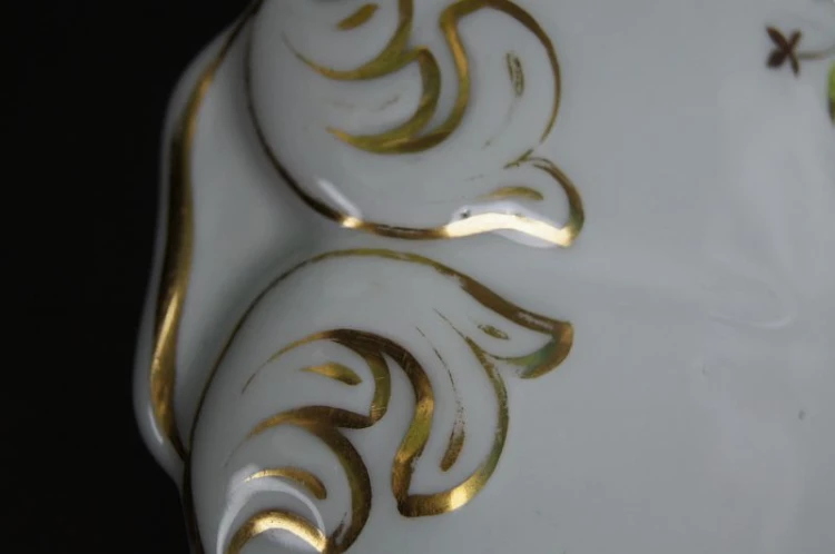Porcelanowa patera z końca XIX wieku 1