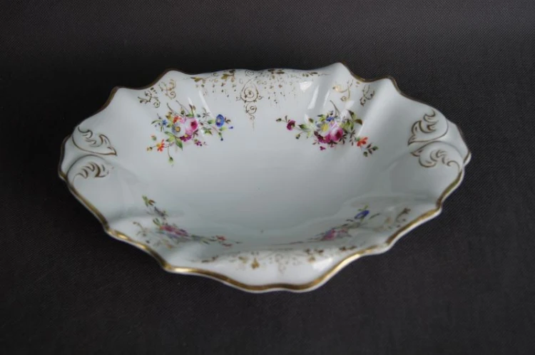 Porcelanowa patera z końca XIX wieku 2
