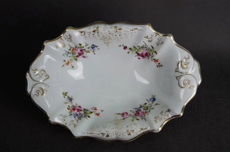 Porcelanowa patera z końca XIX wieku 2