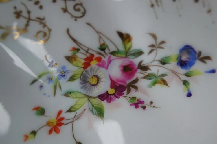 Porcelanowa patera z końca XIX wieku 2