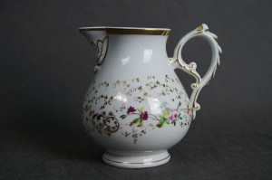 Porcelanowy mlecznik z końca XIX wieku