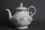 Porcelanowy imbryk do herbaty z końca XIX wieku