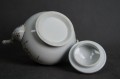 Porcelanowy imbryk do herbaty z końca XIX wieku