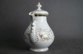 Porcelanowy dzbanek do kawy z końca XIX wieku