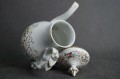 Porcelanowy dzbanek do kawy z końca XIX wieku