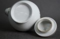 Porcelanowy dzbanek do kawy z końca XIX wieku