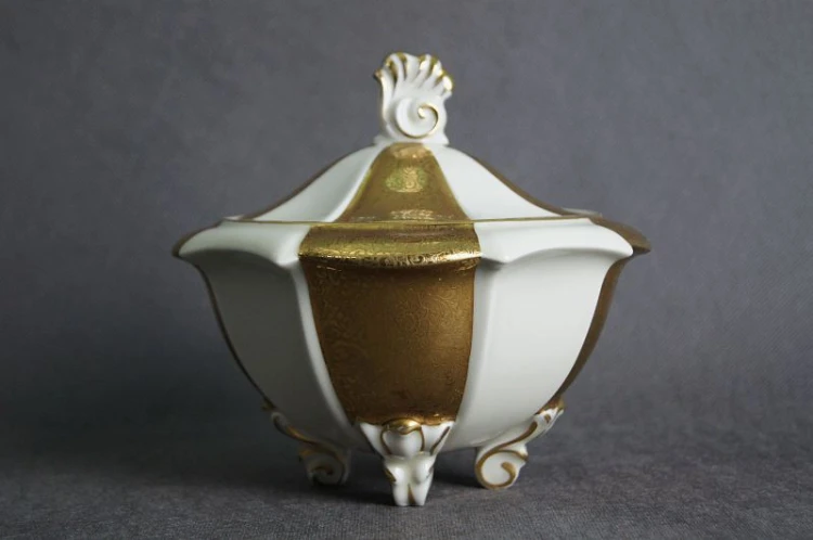 Porcelana AL-KA gustowna bomboniera ecru złoto Polecam !