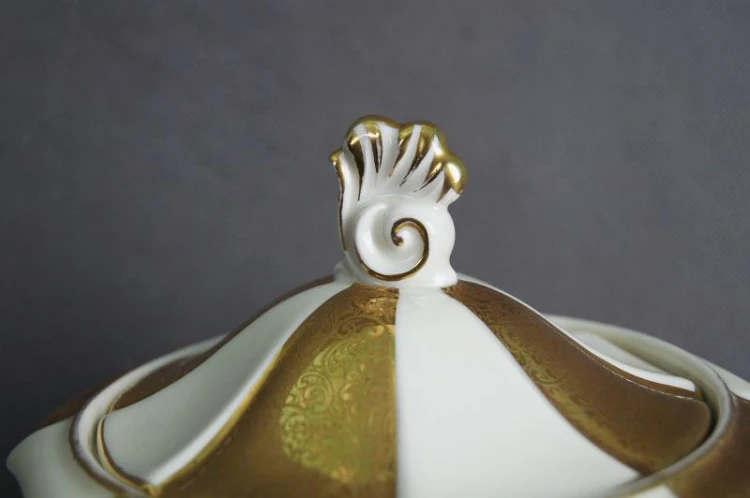 Porcelana AL-KA gustowna bomboniera ecru złoto Polecam !