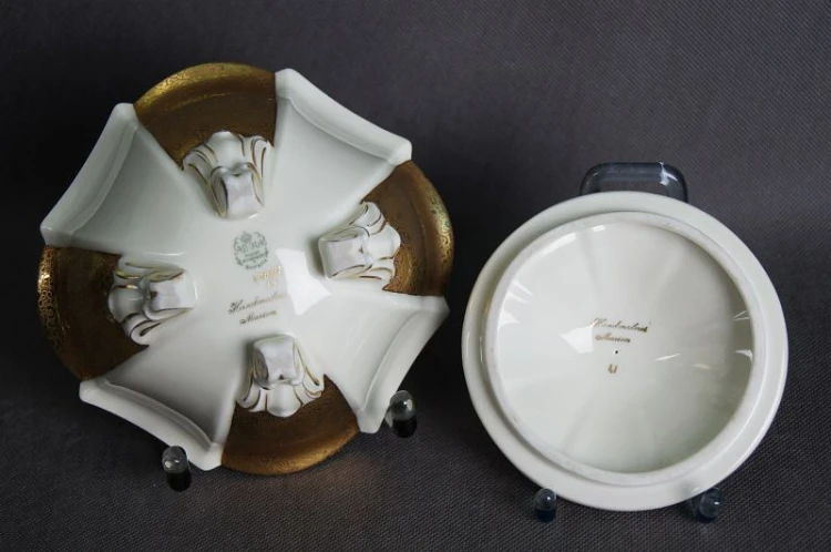Porcelana AL-KA gustowna bomboniera ecru złoto Polecam !