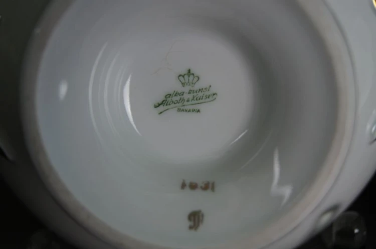 Porcelana Alka bomboniera różana piękność