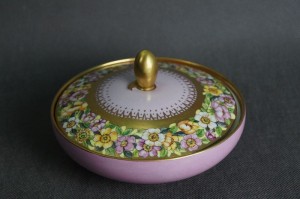 Porcelana Furstenberg ręcznie malowana kolekcjonerska bomboniera