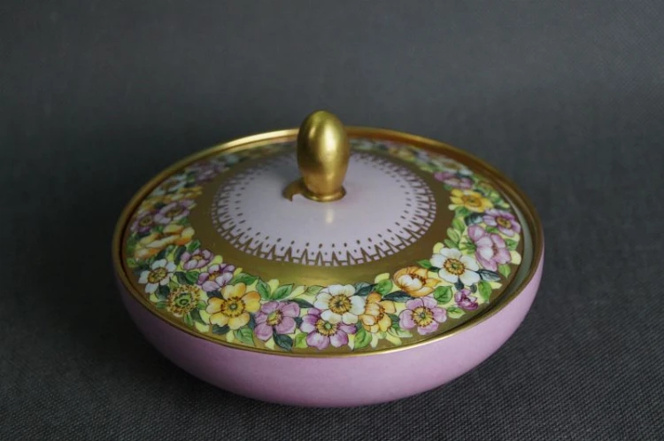 Porcelana Furstenberg ręcznie malowana kolekcjonerska bomboniera