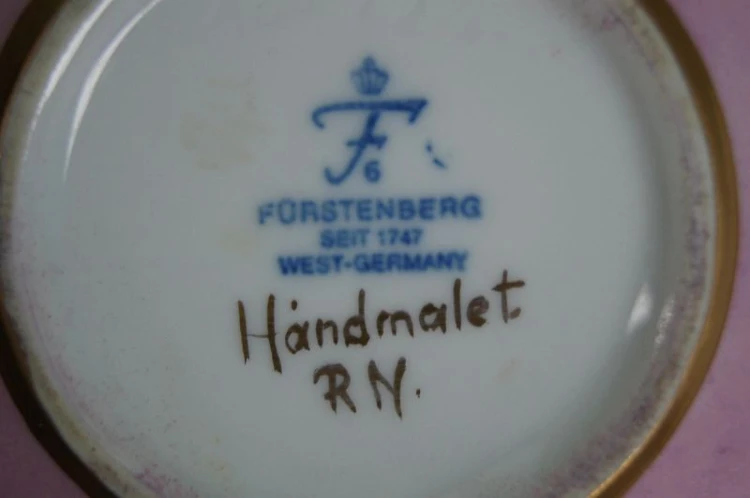 Porcelana Furstenberg ręcznie malowana kolekcjonerska bomboniera