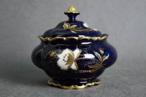 Porcelana Lindner bomboniera kobalt złocenia
