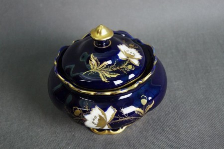 Porcelana Lindner bomboniera kobalt złocenia