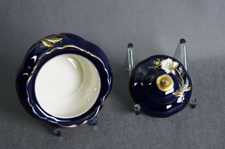 Porcelana Lindner bomboniera kobalt złocenia