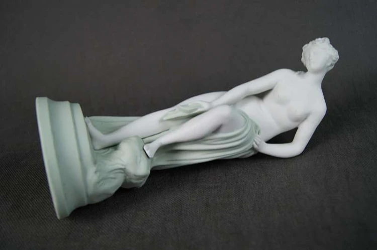 Naga Wenus porcelana biskwitowa figurka