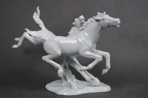 Porcelana Wallendorf - Dwa konie w galopie piękna figura !!!