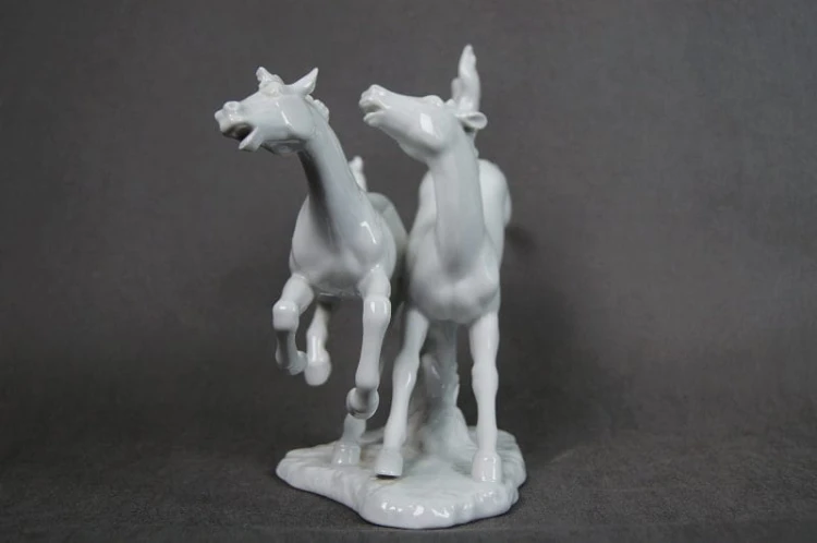 Porcelana Wallendorf - Dwa konie w galopie piękna figura !!!