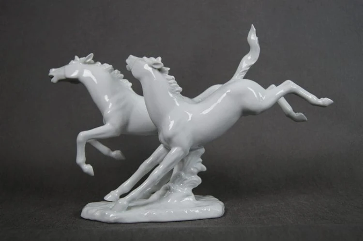 Porcelana Wallendorf - Dwa konie w galopie piękna figura !!!