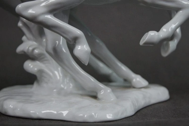 Porcelana Wallendorf - Dwa konie w galopie piękna figura !!!