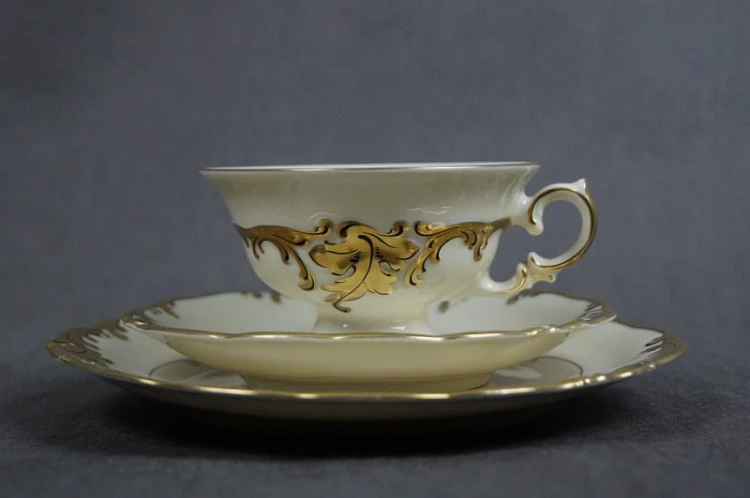 Porcelana Krister piękna szlachetna śniadaniówka