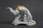 Kolekcjonerska porcelana figura baraszkujący amorek nr.1