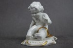 Kolekcjonerska porcelana figura baraszkujący amorek nr.2
