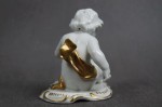Kolekcjonerska porcelana figura baraszkujący amorek nr.2