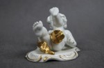 Kolekcjonerska porcelana figura baraszkujący amorek nr.3