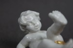 Kolekcjonerska porcelana figura baraszkujący amorek nr.3