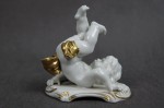 Kolekcjonerska porcelana figura baraszkujący amorek nr.4