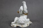 Kolekcjonerska porcelana figura baraszkujący amorek nr.4